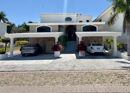 Casa frente al campo de golf en Fraccionamiento El Cid